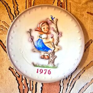 1976 Hummel Goebel Plate